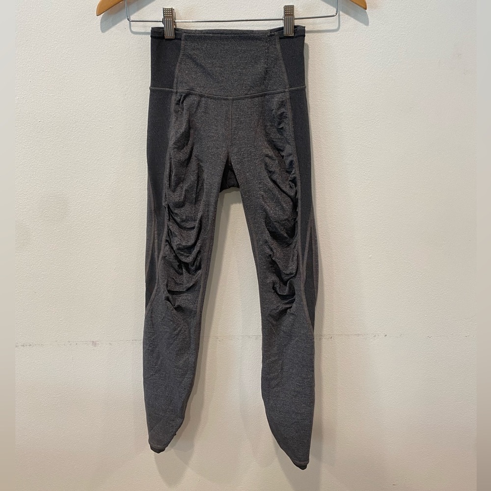 Lululemon Hit It 7/8‎ Cropped Leggings Womens 2 T60416 Dark Heather Gray Flawed